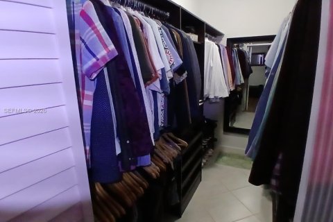 Купить виллу или дом в Саут-Майами, Флорида 4 спальни, 190.26м2, № 2048999 - фото 30