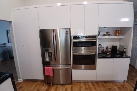 Купить виллу или дом в Саут-Майами, Флорида 4 спальни, 190.26м2, № 2048999 - фото 12