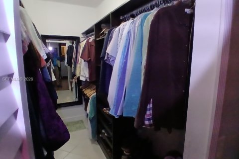 Купить виллу или дом в Саут-Майами, Флорида 4 спальни, 190.26м2, № 2048999 - фото 11