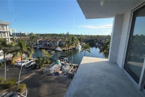 Copropriété à louer à North Miami Beach, Floride: 2 chambres, 112.69 m2 № 1998163 - photo 11