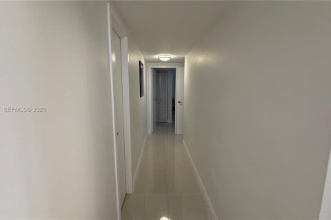 Copropriété à louer à North Miami Beach, Floride: 2 chambres, 112.69 m2 № 1998163 - photo 18