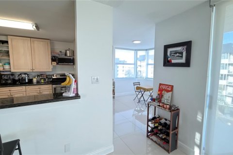 Copropriété à louer à North Miami Beach, Floride: 2 chambres, 112.69 m2 № 1998163 - photo 9