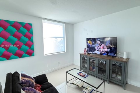 Copropriété à louer à North Miami Beach, Floride: 2 chambres, 112.69 m2 № 1998163 - photo 7