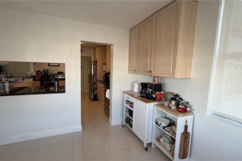 Copropriété à louer à North Miami Beach, Floride: 2 chambres, 112.69 m2 № 1998163 - photo 15