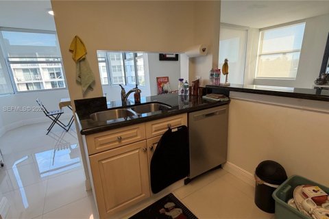 Copropriété à louer à North Miami Beach, Floride: 2 chambres, 112.69 m2 № 1998163 - photo 17