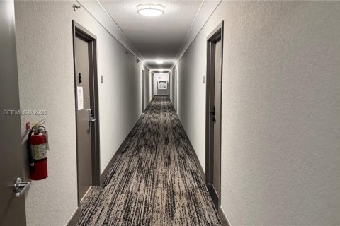 Copropriété à louer à North Miami Beach, Floride: 2 chambres, 112.69 m2 № 1998163 - photo 4