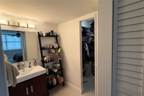 Copropriété à louer à North Miami Beach, Floride: 2 chambres, 112.69 m2 № 1998163 - photo 27
