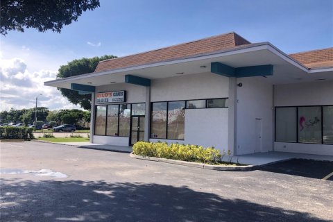 Magasin à louer à Miami, Floride № 747948 - photo 1