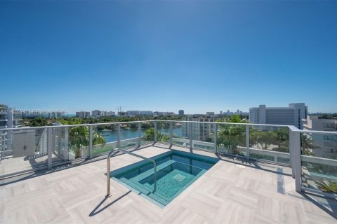 Купить кондоминиум в Бей-Харбор-Айлендс, Флорида 2 спальни, 123.1м2, № 2002007 - фото 17