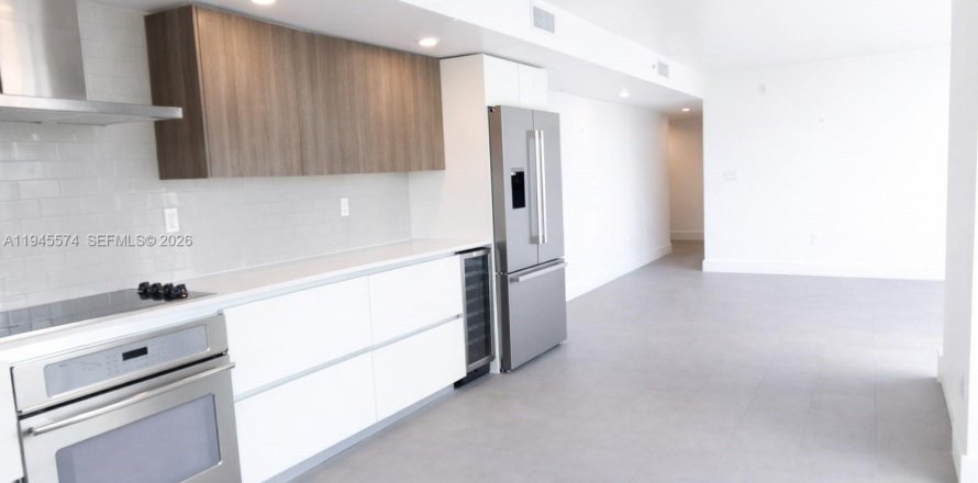 Кондоминиум с 2 спальнями в Бей-Харбор-Айлендс, Флорида № 2002007