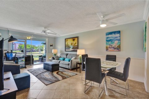 Condo in Sunrise, Florida, 2 bedrooms  № 1865261 - photo 1