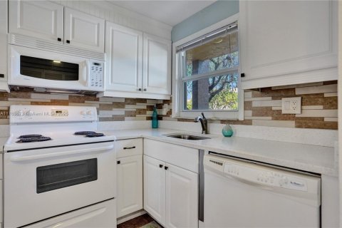 Condo in Sunrise, Florida, 2 bedrooms  № 1865261 - photo 14