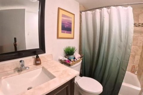 Condo in Boynton Beach, Florida, 2 bedrooms № 2169859 - photo 17