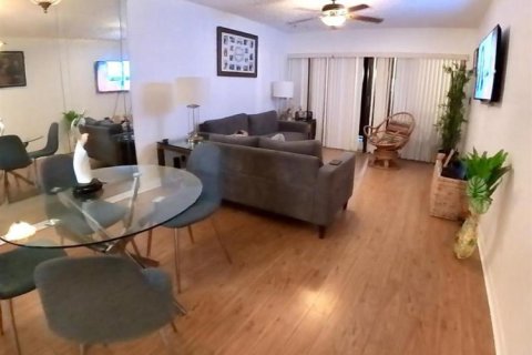 Condo in Boynton Beach, Florida, 2 bedrooms № 2169859