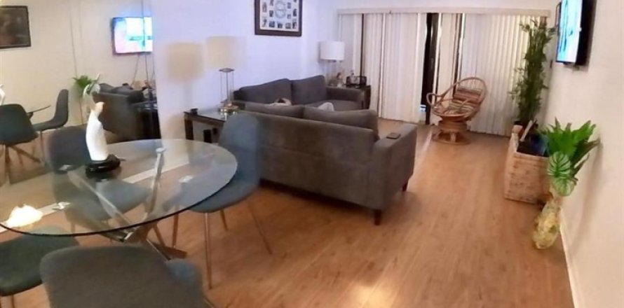 Condo in Boynton Beach, Florida, 2 bedrooms № 2169859
