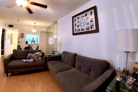Condo in Boynton Beach, Florida, 2 bedrooms № 2169859 - photo 5