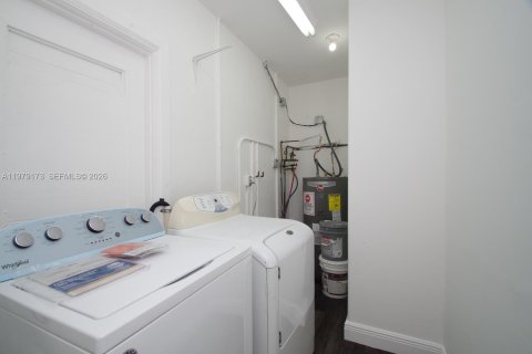 Casa en venta en Hollywood, Florida, 4 dormitorios, 185.06 m2 № 2044647 - foto 23