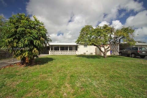 Casa en venta en Hollywood, Florida, 4 dormitorios, 185.06 m2 № 2044647 - foto 26