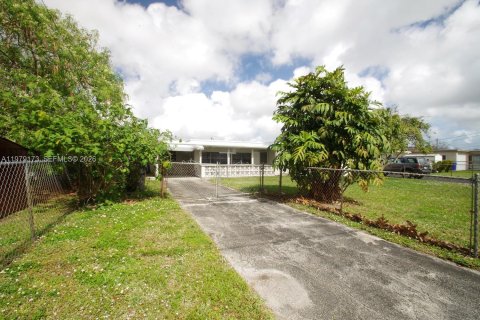 Casa en venta en Hollywood, Florida, 4 dormitorios, 185.06 m2 № 2044647 - foto 25