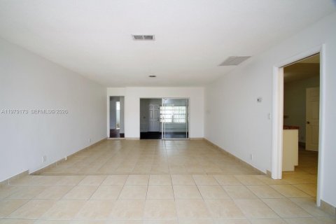 Casa en venta en Hollywood, Florida, 4 dormitorios, 185.06 m2 № 2044647 - foto 5