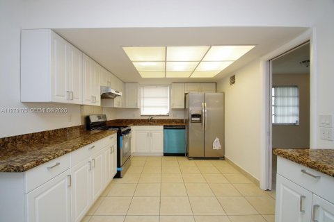 Casa en venta en Hollywood, Florida, 4 dormitorios, 185.06 m2 № 2044647 - foto 11