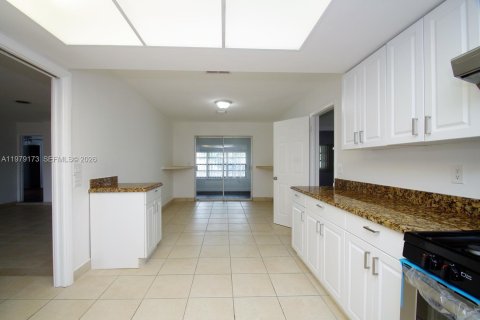 Casa en venta en Hollywood, Florida, 4 dormitorios, 185.06 m2 № 2044647 - foto 10