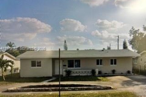 Casa en venta en Hollywood, Florida, 4 dormitorios, 185.06 m2 № 2044647 - foto 30