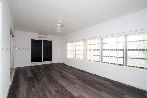 Casa en venta en Hollywood, Florida, 4 dormitorios, 185.06 m2 № 2044647 - foto 8