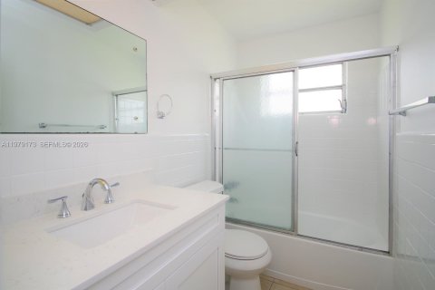 Casa en venta en Hollywood, Florida, 4 dormitorios, 185.06 m2 № 2044647 - foto 17