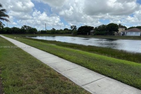 Townhouse in Homestead, Florida 3 bedrooms № 1877684 - photo 20