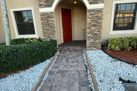 Townhouse in Homestead, Florida 3 bedrooms № 1877684 - photo 2