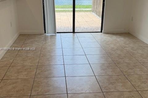 Townhouse in Homestead, Florida 3 bedrooms № 1877684 - photo 5