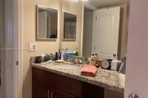 Снять в аренду кондоминиум в Окленд-Парк, Флорида 1 спальня, 74.69м2, № 2019669 - фото 9