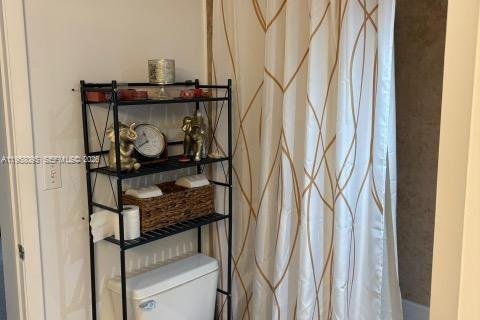 Снять в аренду кондоминиум в Окленд-Парк, Флорида 1 спальня, 74.69м2, № 2019669 - фото 10