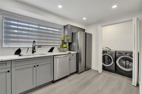 Villa ou maison à vendre à Hollywood, Floride: 3 chambres, 112.41 m2 № 1922908 - photo 17