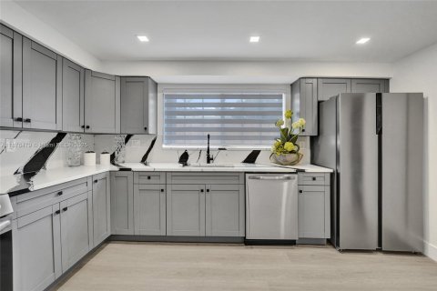 Villa ou maison à vendre à Hollywood, Floride: 3 chambres, 112.41 m2 № 1922908 - photo 9