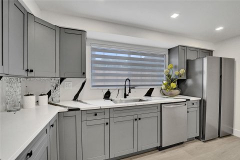 Villa ou maison à vendre à Hollywood, Floride: 3 chambres, 112.41 m2 № 1922908 - photo 15