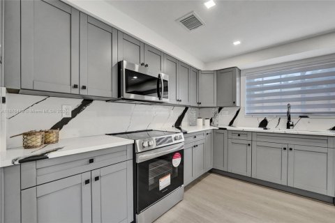 Villa ou maison à vendre à Hollywood, Floride: 3 chambres, 112.41 m2 № 1922908 - photo 8