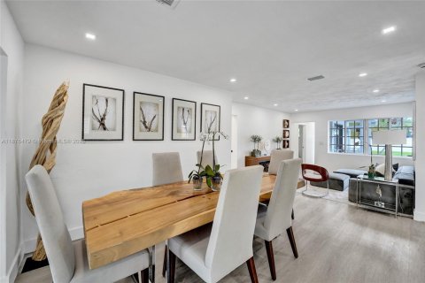 Villa ou maison à vendre à Hollywood, Floride: 3 chambres, 112.41 m2 № 1922908 - photo 3