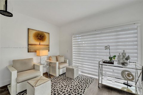 Villa ou maison à vendre à Hollywood, Floride: 3 chambres, 112.41 m2 № 1922908 - photo 22