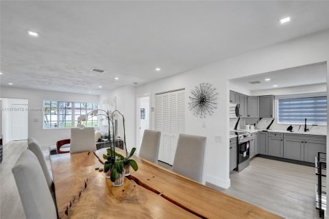 Villa ou maison à vendre à Hollywood, Floride: 3 chambres, 112.41 m2 № 1922908 - photo 5