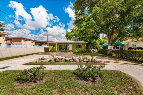 Дом в Майами, Флорида 3 спальни, 159.61м2 № 2052118