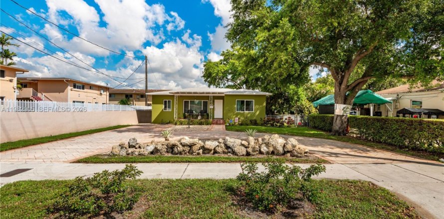 Дом в Майами, Флорида 3 спальни, 159.61м2 № 2052118