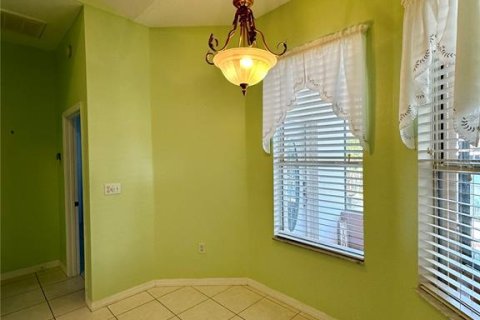 House in Haines City, Florida 4 bedrooms, 163.51 sq.m. № 1353013 - photo 12