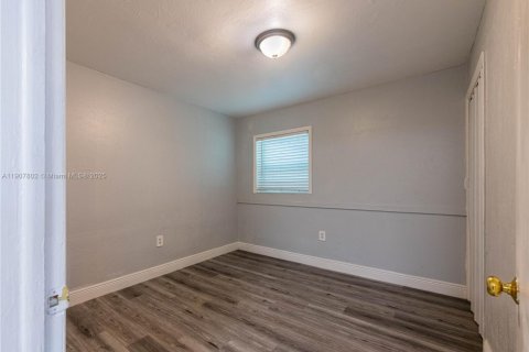 Casa en alquiler en Fort Lauderdale, Florida, 2 dormitorios, 422.33 m2 № 2012983 - foto 4