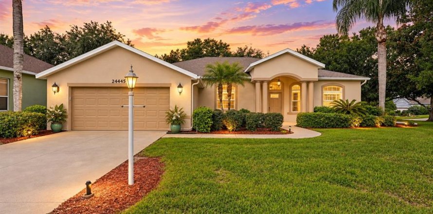 Casa en Leesburg, Florida 2 dormitorios, 190.54 m2 № 2386658