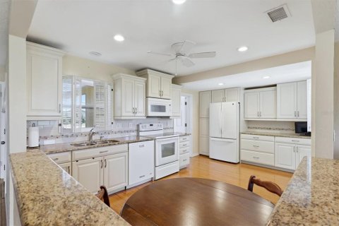 Condo in Sarasota, Florida, 2 bedrooms  № 2368715 - photo 14