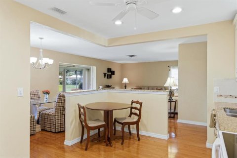Condo in Sarasota, Florida, 2 bedrooms  № 2368715 - photo 17