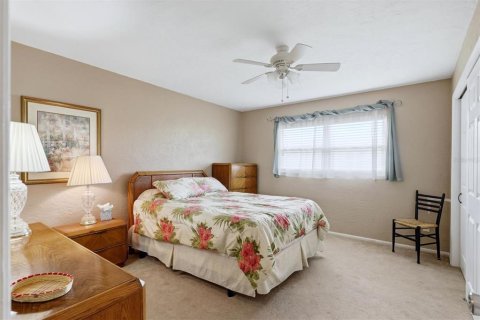 Condo in Sarasota, Florida, 2 bedrooms  № 2368715 - photo 22