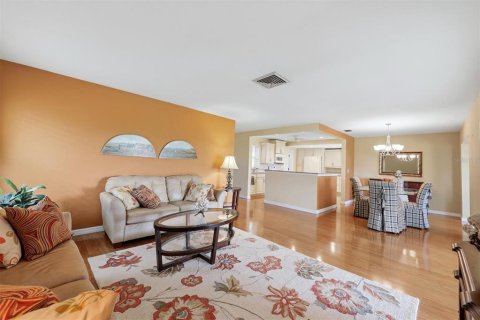 Condo in Sarasota, Florida, 2 bedrooms  № 2368715 - photo 11
